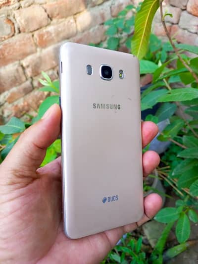 Samsung J7