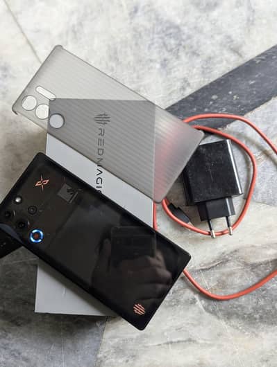 10/10 front and back screchless Redmagic 10pro512