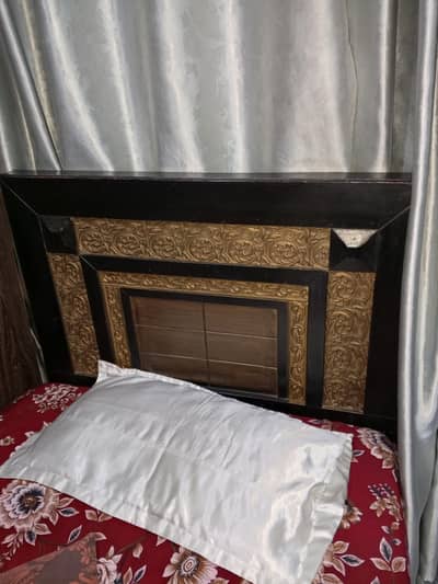 single bed with mattress  and wooden planks