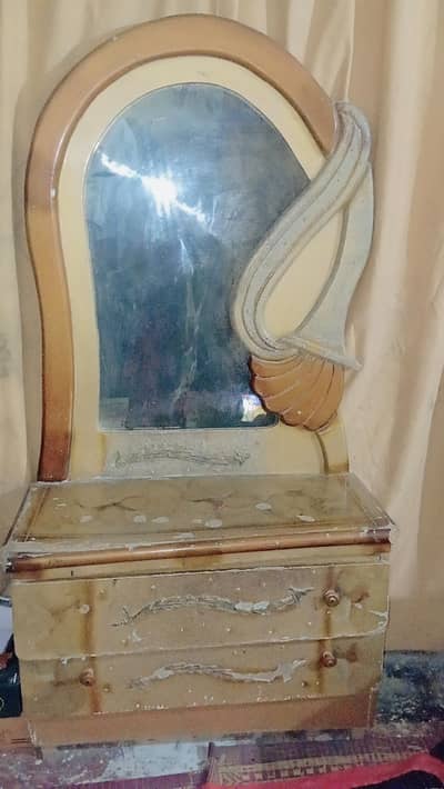 Vintage Style Wooden Dressing Table with Mirror - Decorative Design