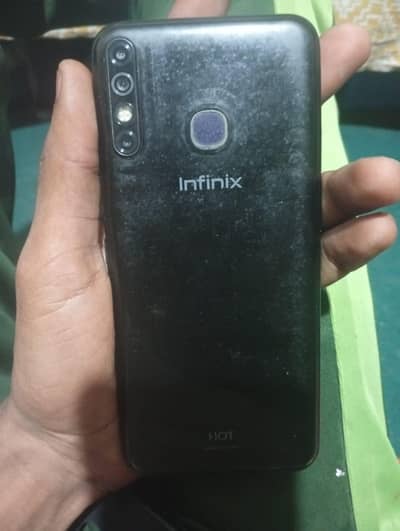 Infinix hot 8 mObile 4 gb + 64 gb