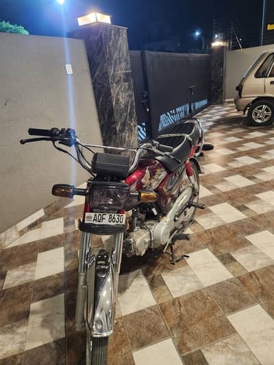 honda cd 70 red color 18000 km chali ha