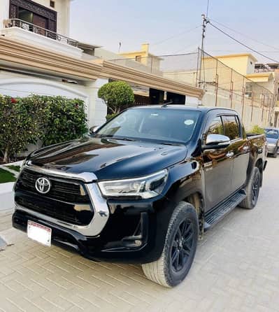 Toyota Hilux Revo V 2.8 Diesel (2018) – Black