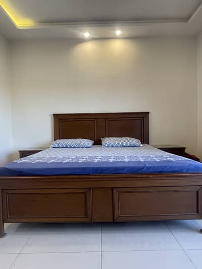 Bedset with side tables and dressing table