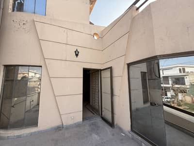 Independent 8 Marla House On Main 65 Feet Road