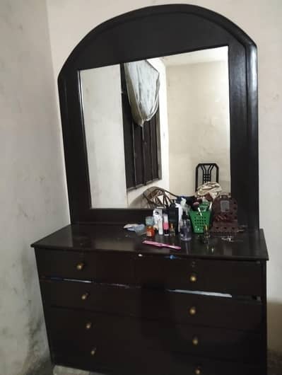 Singhar maiz or chairs