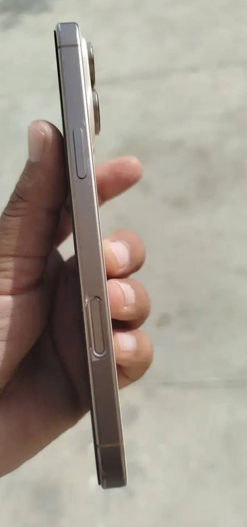 Iphone 16 pro max 4