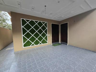 1 KANAL FULL HOUSE FOR RENT IN PGECHS PHASE 2 MAIN COLLEGE ROAD LHR