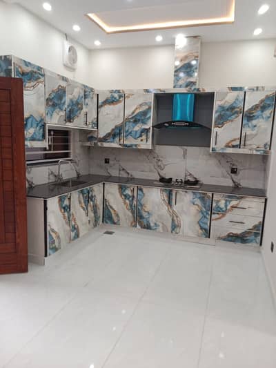 5 Marla UPPER PORTION FOR RENT IN NASHAMAN-E-IQBAL PHASE 2 MAIN COLLEGE ROAD LHR