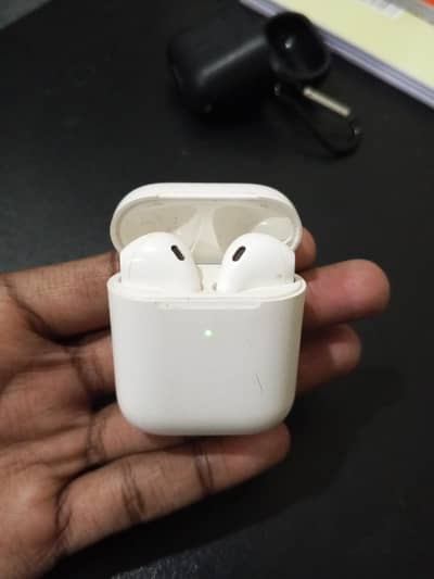 APPLE AIRPORDS 2nd Gen with case Good Condition