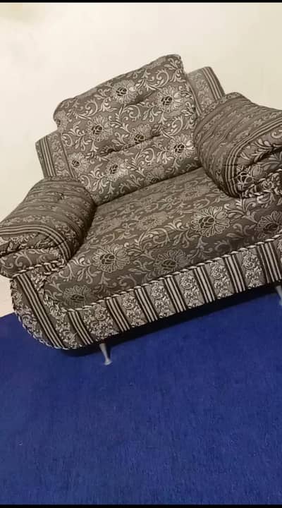 urgent sale 5 Seater 9/10 Condition