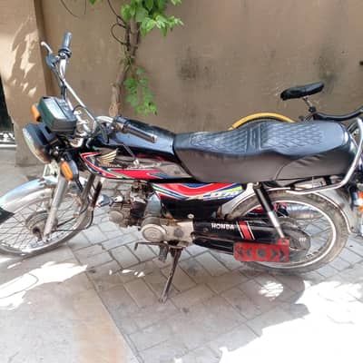 Honda Cd-70 Black 2018 model.