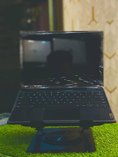 Lenovo 300e Chromebook 4 GB 32 GB SSD touch screen x360 updated