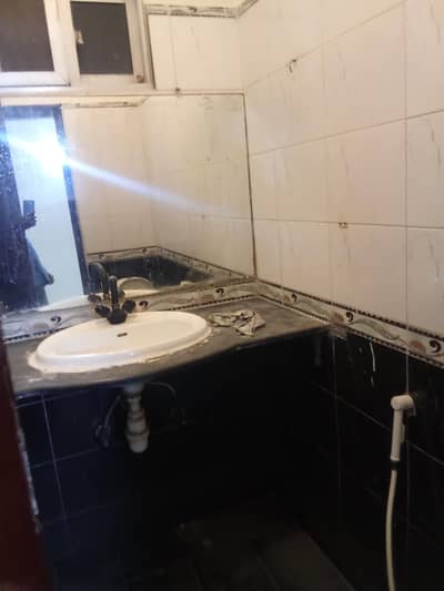 dha phase 5 badar 400 feet 2 rooms one bath mazanine floor