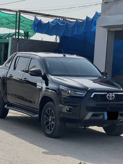 Modal / 2023 .  B2b 10/10 condition