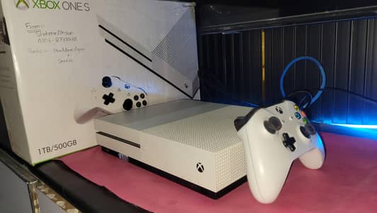 Xbox one s 1Tb with controller