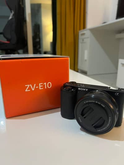 Sony Alpha ZVE10 like New