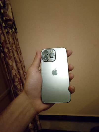 iphone 13 pro fu 128 sim work 4 month +4 accessories