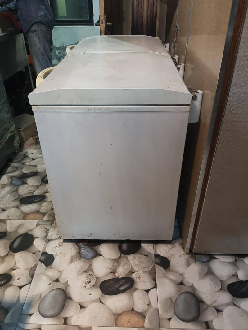 waves deep freezer 1