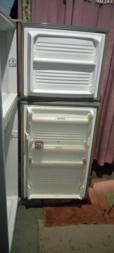 dawlance frige medium