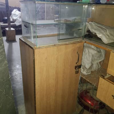 L shape mobile counter for sale in good condition