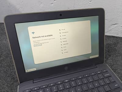 Hp 8th gen Chromebook with touch screen Contact this num 03284550387