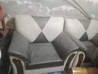 5 Seater sofa set for sale with table