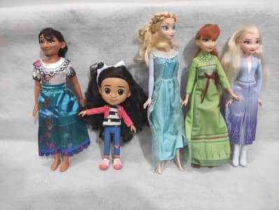 dolls Disney or barbies