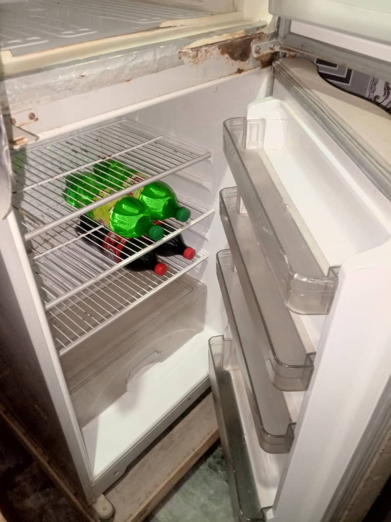 Medium Size refrigerator 0
