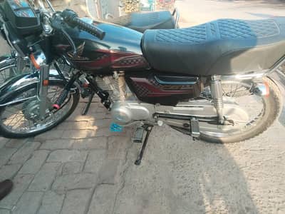 Honda CG125 Black ( used but like new )