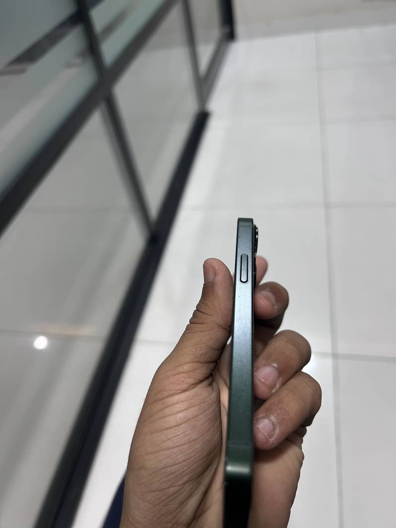 iPhone 13 mini 4