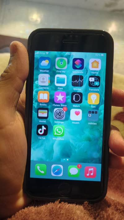 iphone 7.128gb official pta approved