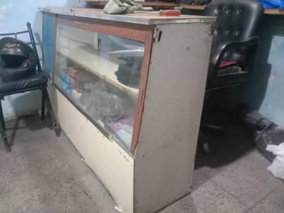 Counter wood heavy metirial sy bna hua