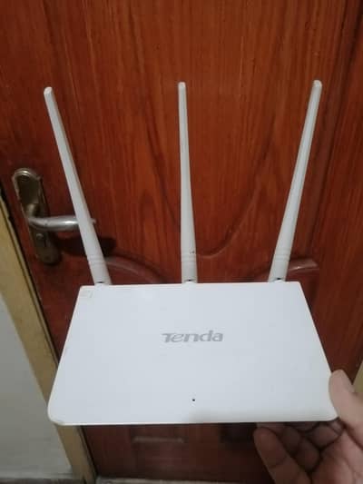 Tenda F3 wifi router