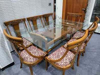 BRAND NEW CONDITION DINNING TABLE