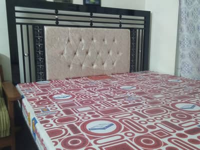 DOUBLE BED FOR SALE WITH ORIGINAL MOLTY FOAM