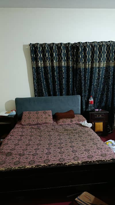 Double Bed With Mettrres