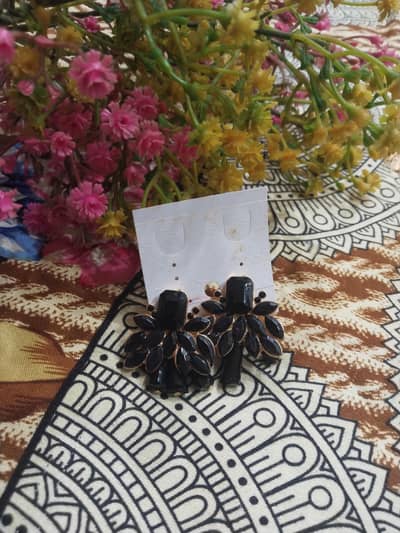 eyer ring's color black