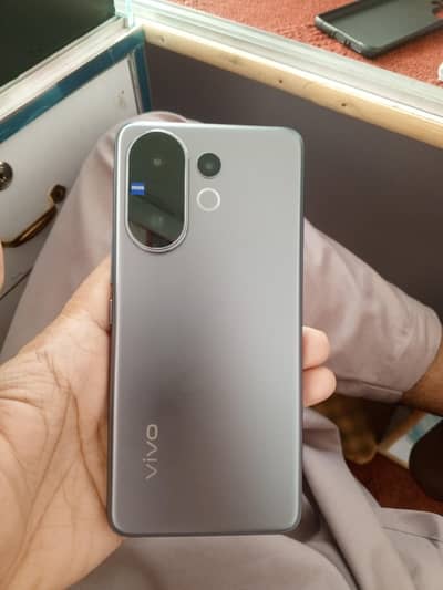 vivo v60  12/512  9 munth wranty