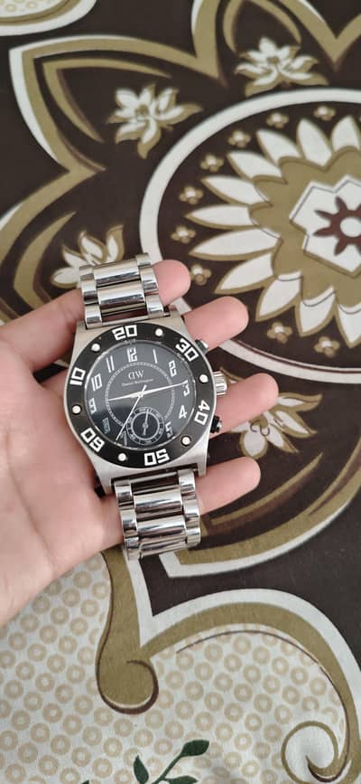 2 month use watch original branded original bahar se gift ai thi