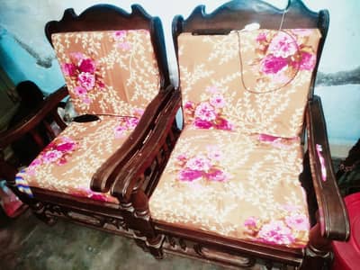 5 Seater Pure Wood Good Condition Urgent Sale