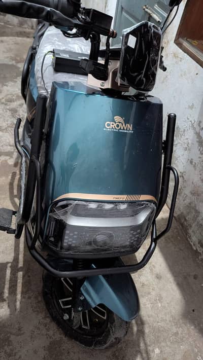 Crown Electric Scooty