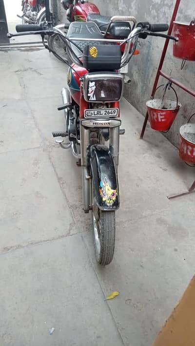 Honda cd 70 2003 in lush condition.