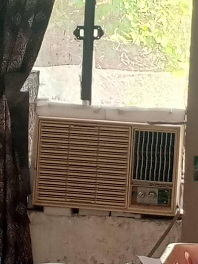 window Ac guinen running condition 9/10