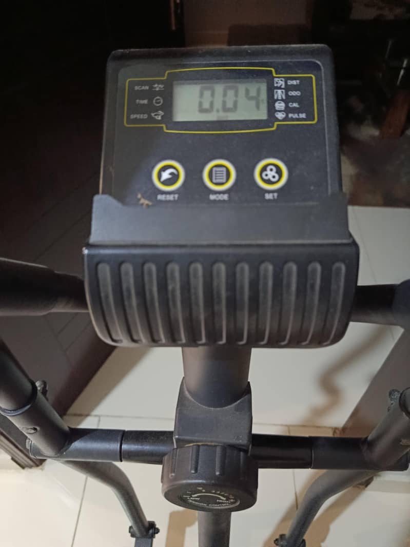 Elliptical exercise machine 2