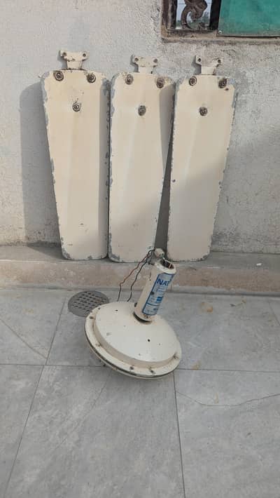 Ceiling Fan Blades + Motor Body (Used – Good Condition)