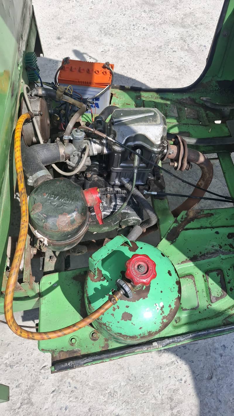 Auto Rickshaw for Loading 0