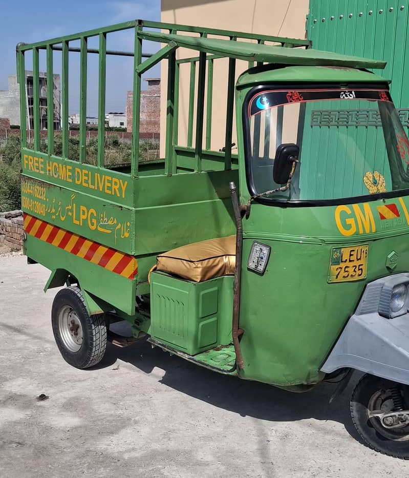 Auto Rickshaw for Loading 5