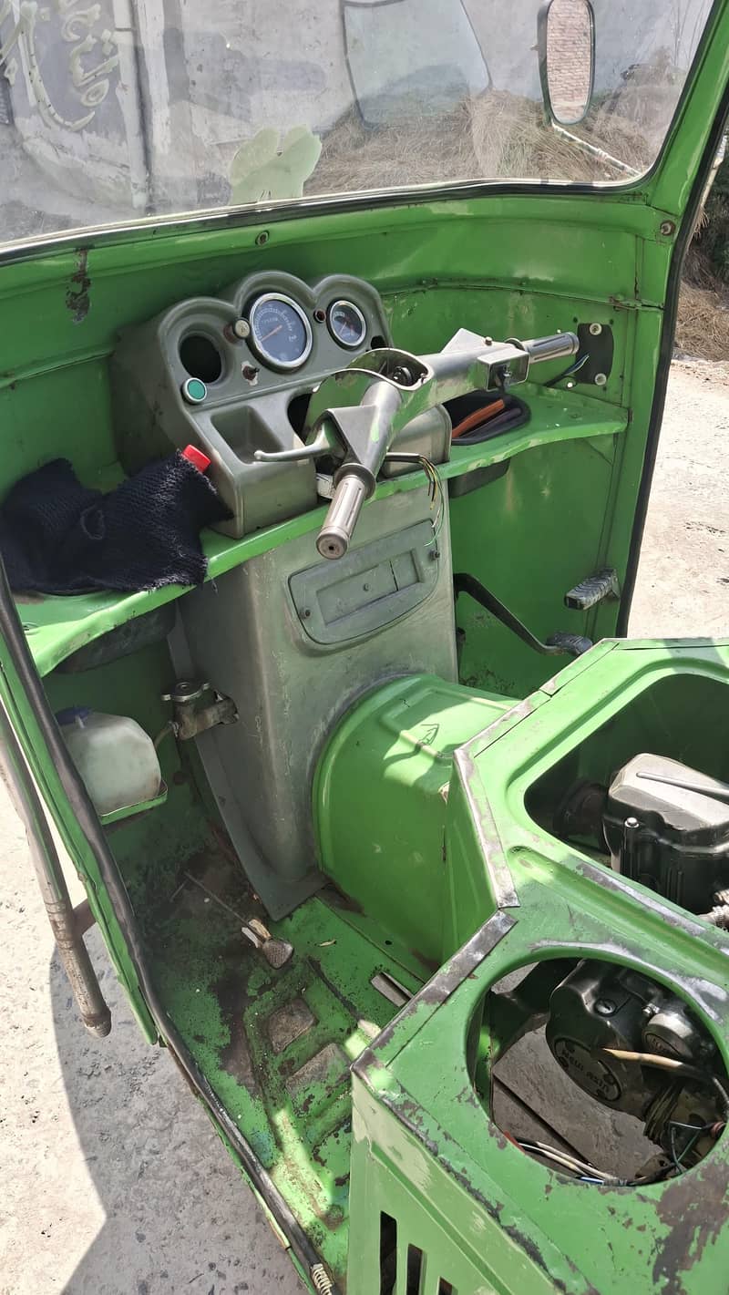 Auto Rickshaw for Loading 6