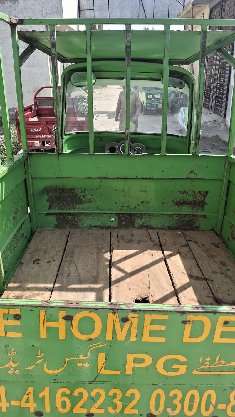 Auto Rickshaw for Loading 7